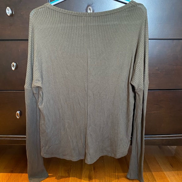 Dark green garage long sleeve top - Picture 3 of 3